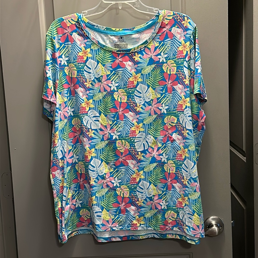 Secret Treasures Size XL Floral Short Sleeve Top